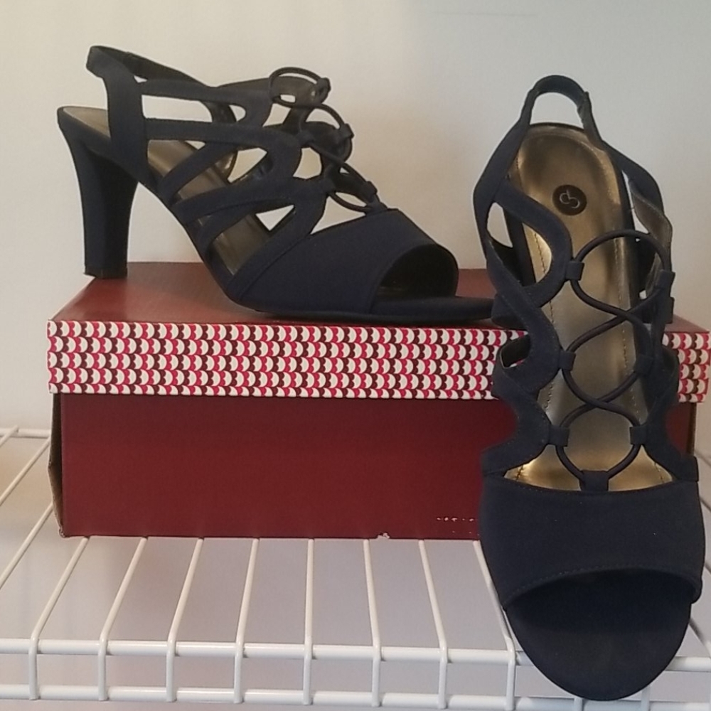 Women's Strappy shoe 🌹PRICE REDUCED🌹